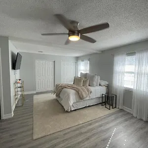 Modern Townhome Apartment