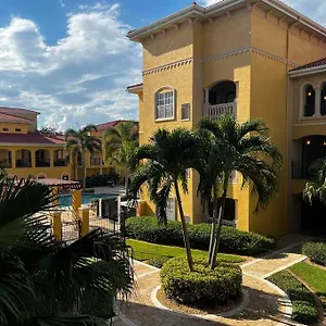 Luxurious By The Water Apartment