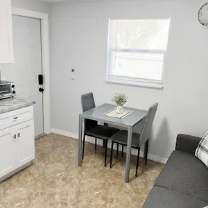 The Torres' Loft West Midtown Raymond Stadium Apartment