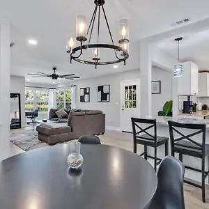Modern Front Casita Near Winter Park! Holiday home Orlando